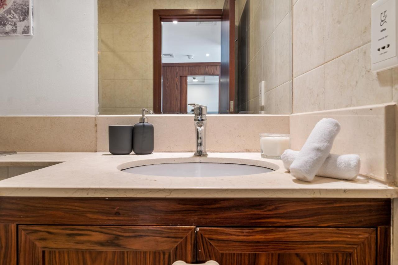 Chic And Zen Apartment, Near Burj Khalifa Tower ดูไบ ภายนอก รูปภาพ